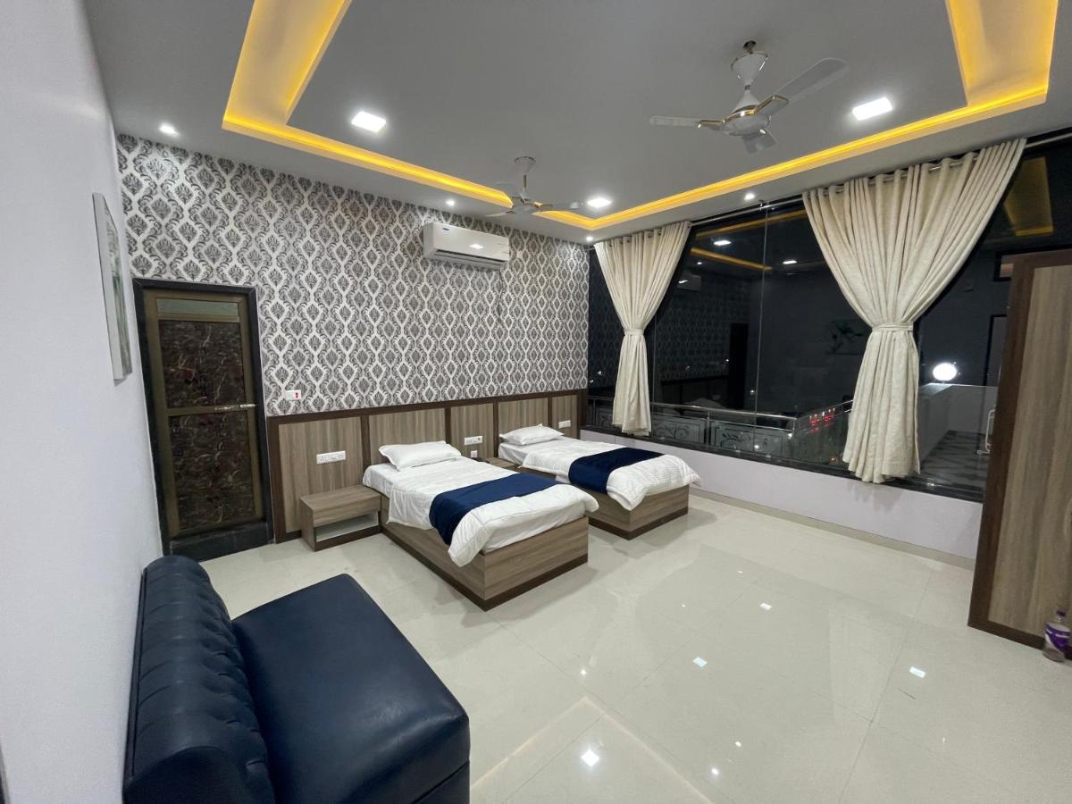 The Royal Palace Hotel Gorakhpur Buitenkant foto